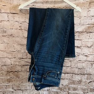 Women’s American Eagle boot cut stretch size 8 blue jeans